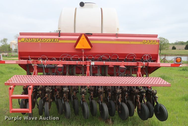 image for item DH0865 2006 Sunflower 9433-40 grain drill