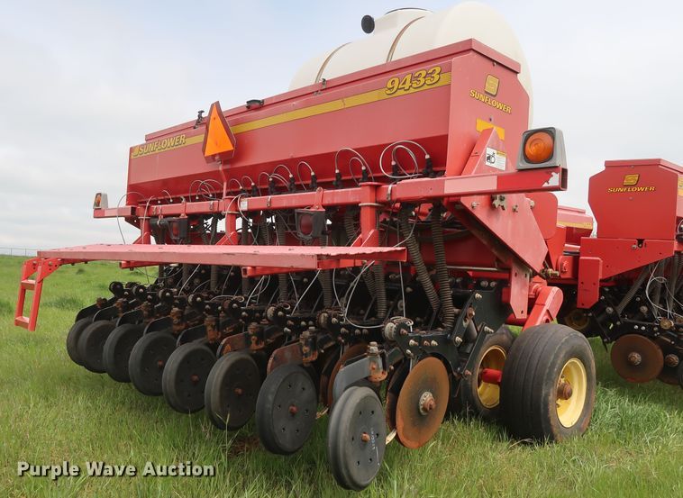 image for item DH0865 2006 Sunflower 9433-40 grain drill