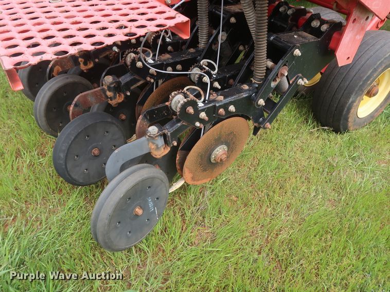 image for item DH0865 2006 Sunflower 9433-40 grain drill