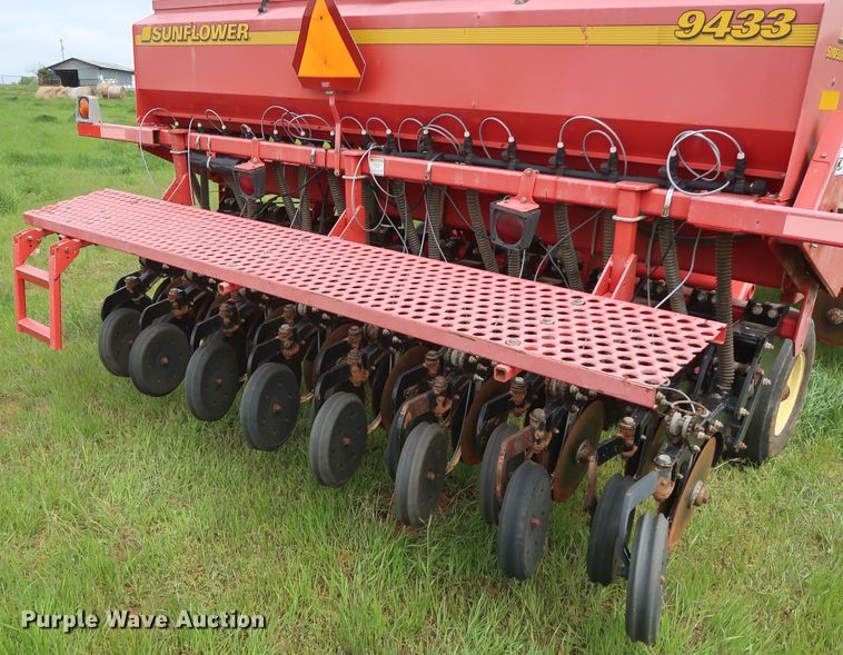 image for item DH0865 2006 Sunflower 9433-40 grain drill