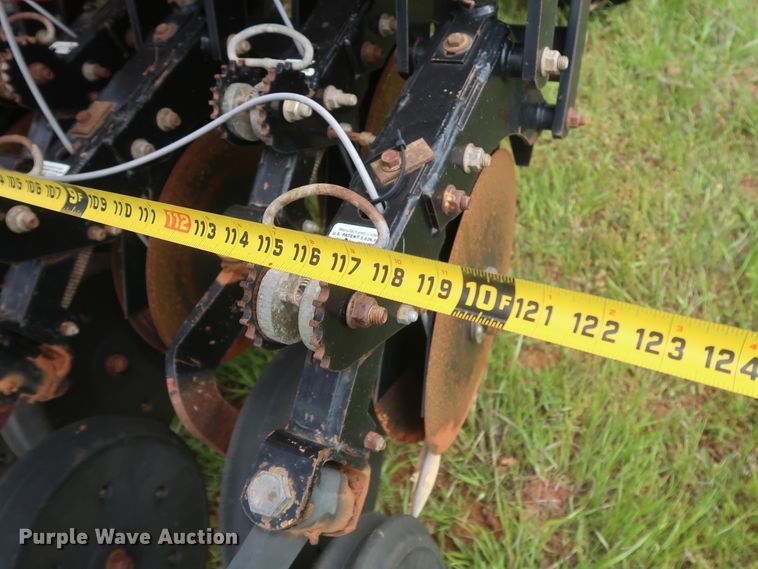 image for item DH0865 2006 Sunflower 9433-40 grain drill