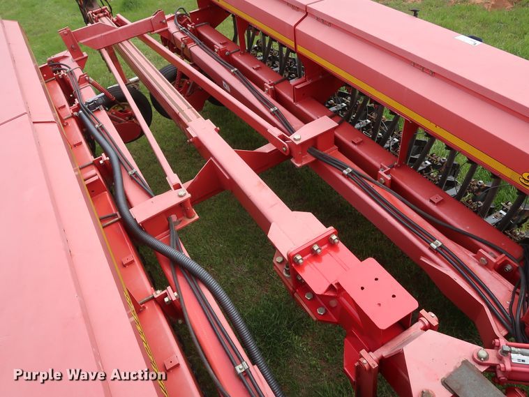 image for item DH0865 2006 Sunflower 9433-40 grain drill