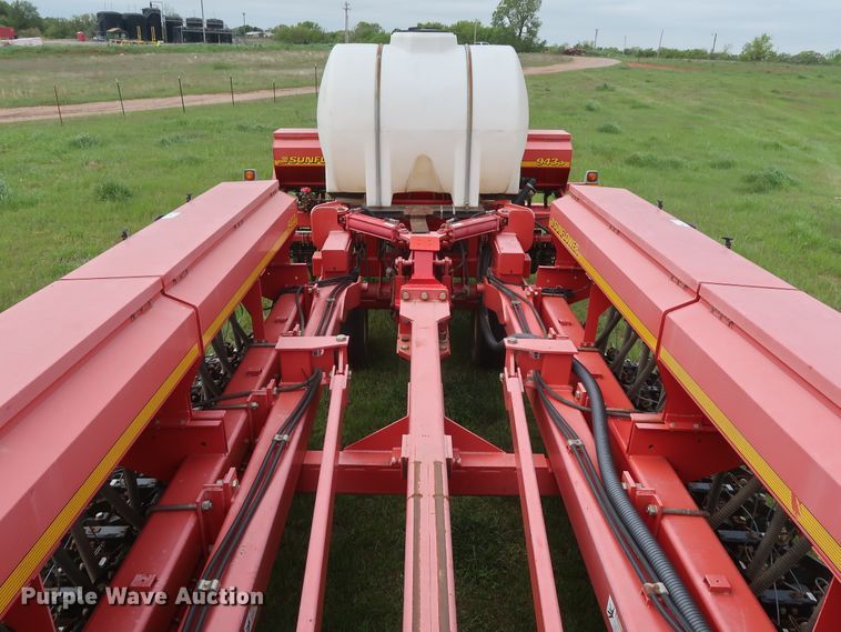 image for item DH0865 2006 Sunflower 9433-40 grain drill