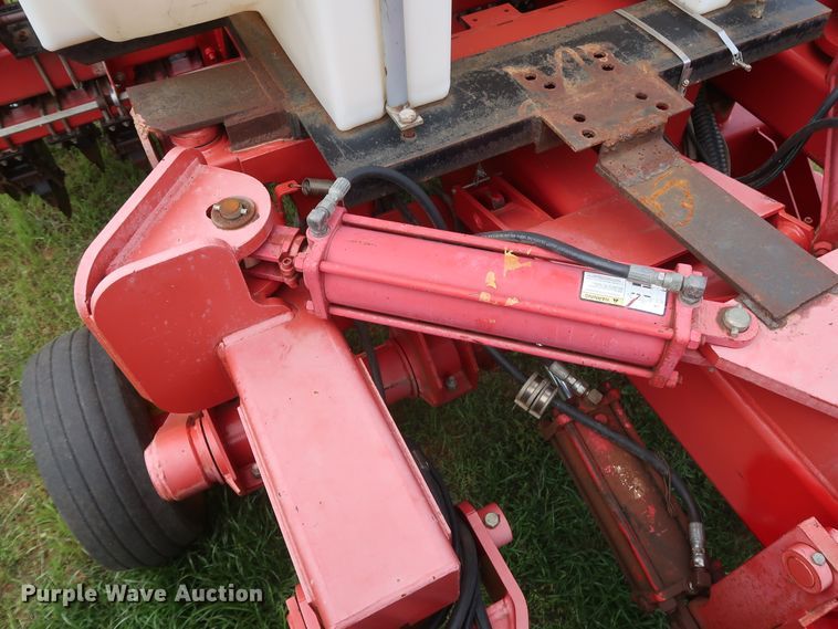 image for item DH0865 2006 Sunflower 9433-40 grain drill