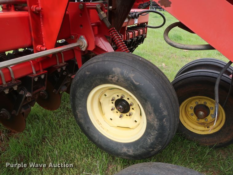 image for item DH0865 2006 Sunflower 9433-40 grain drill