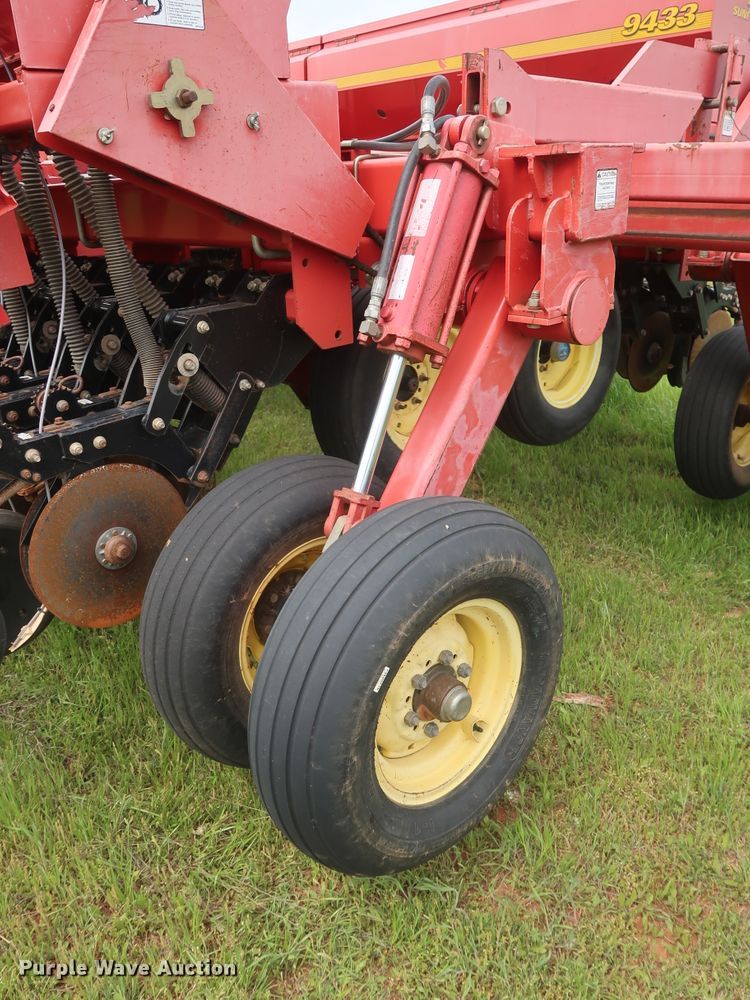 image for item DH0865 2006 Sunflower 9433-40 grain drill