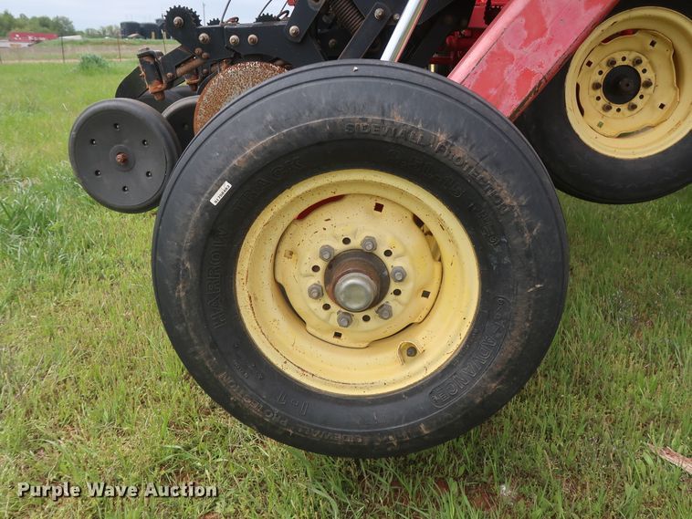 image for item DH0865 2006 Sunflower 9433-40 grain drill