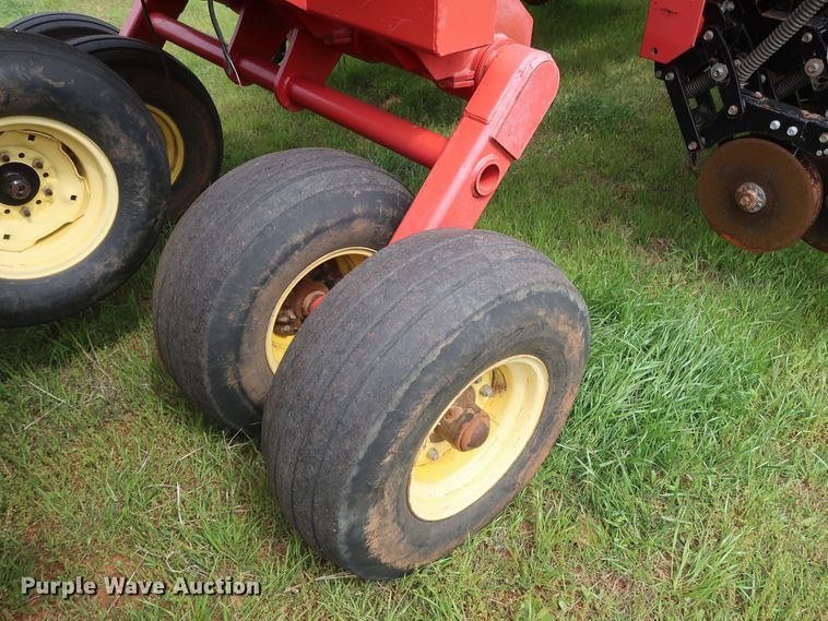 image for item DH0865 2006 Sunflower 9433-40 grain drill