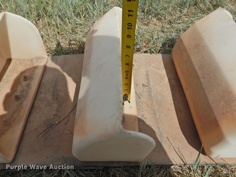 image for item DI0095 Approximately 234 Tapco conveyor buckets with conveyor belt