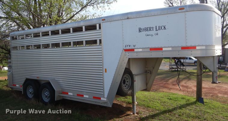 image for item GK9124 2010 Universal STK-16GN livestock trailer