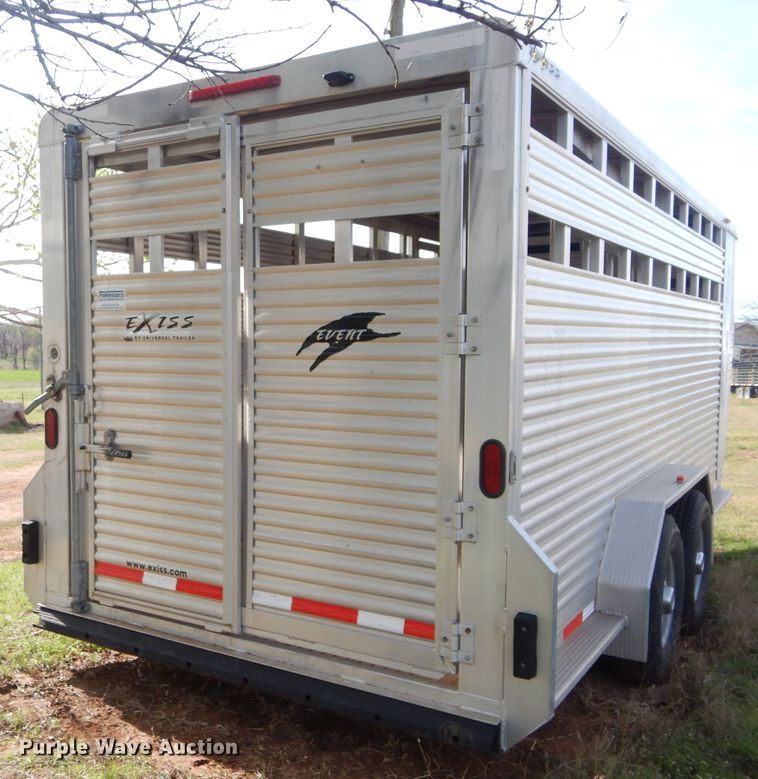 image for item GK9124 2010 Universal STK-16GN livestock trailer