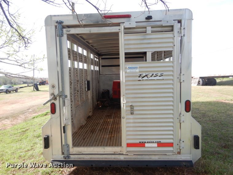 image for item GK9124 2010 Universal STK-16GN livestock trailer