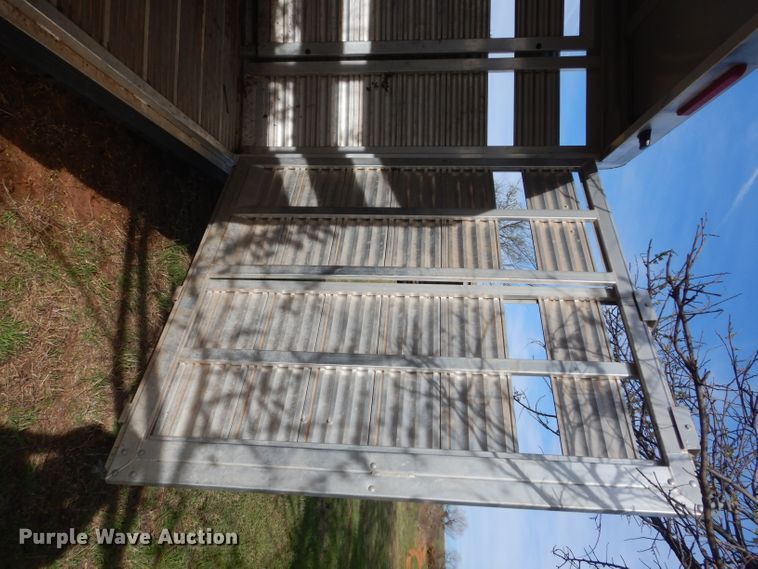 image for item GK9124 2010 Universal STK-16GN livestock trailer