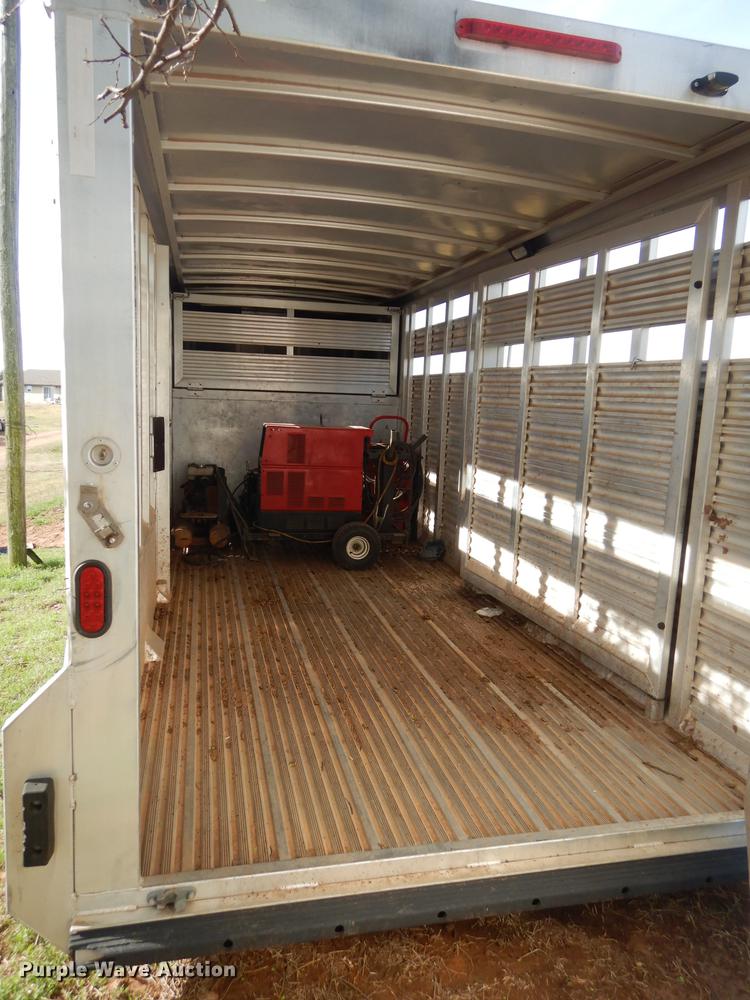 image for item GK9124 2010 Universal STK-16GN livestock trailer