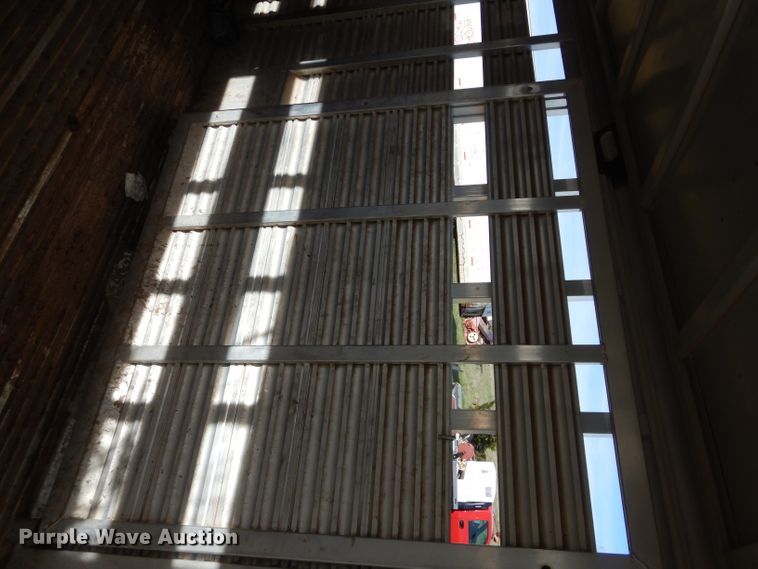 image for item GK9124 2010 Universal STK-16GN livestock trailer