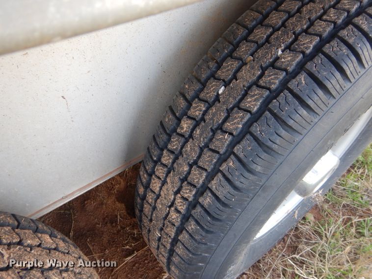 image for item GK9124 2010 Universal STK-16GN livestock trailer