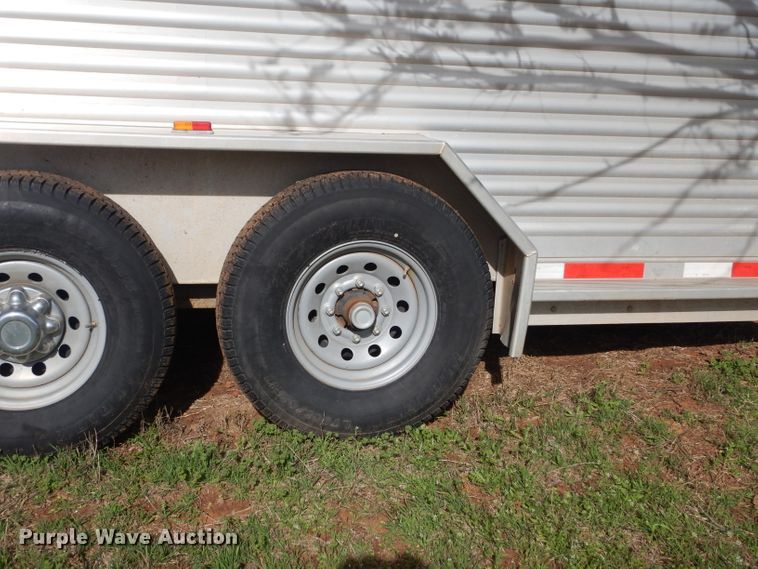 image for item GK9124 2010 Universal STK-16GN livestock trailer