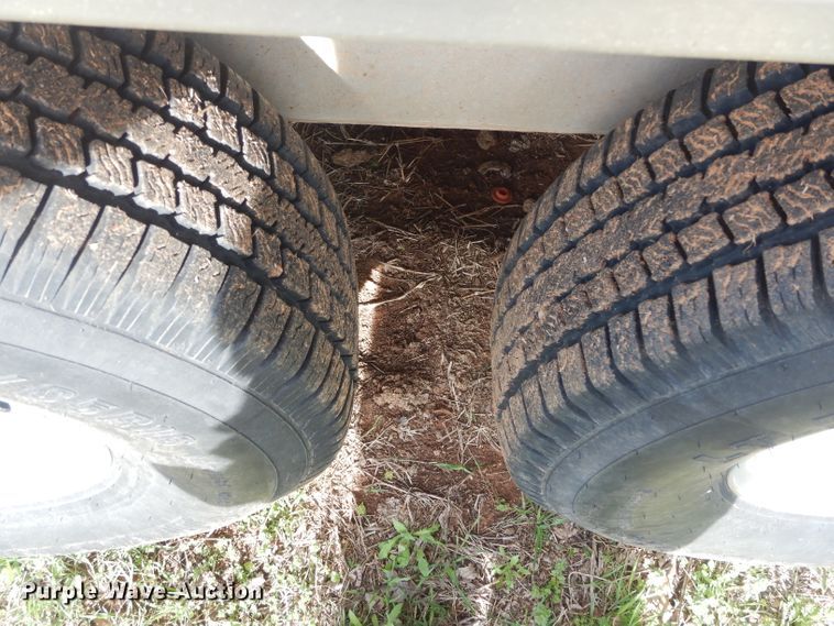 image for item GK9124 2010 Universal STK-16GN livestock trailer