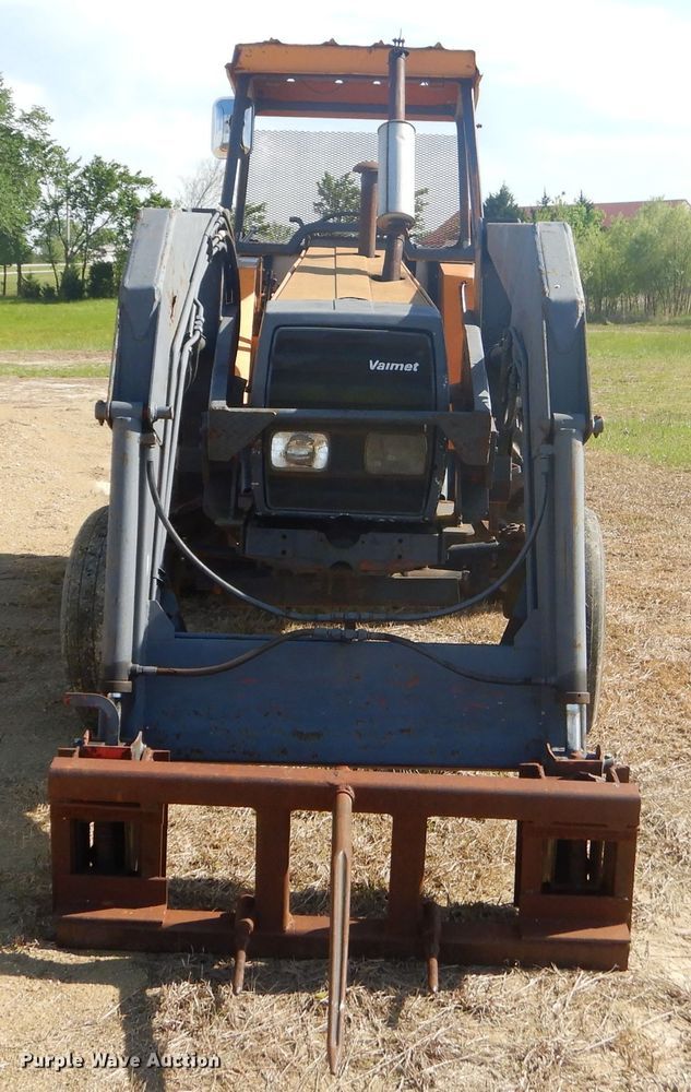 image for item GN9253 Valmet 885 tractor