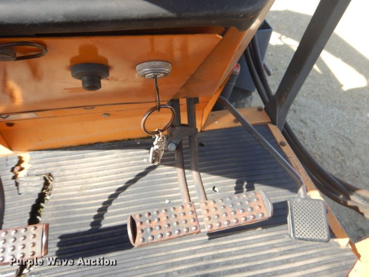 image for item GN9253 Valmet 885 tractor