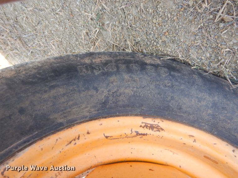 image for item GN9253 Valmet 885 tractor