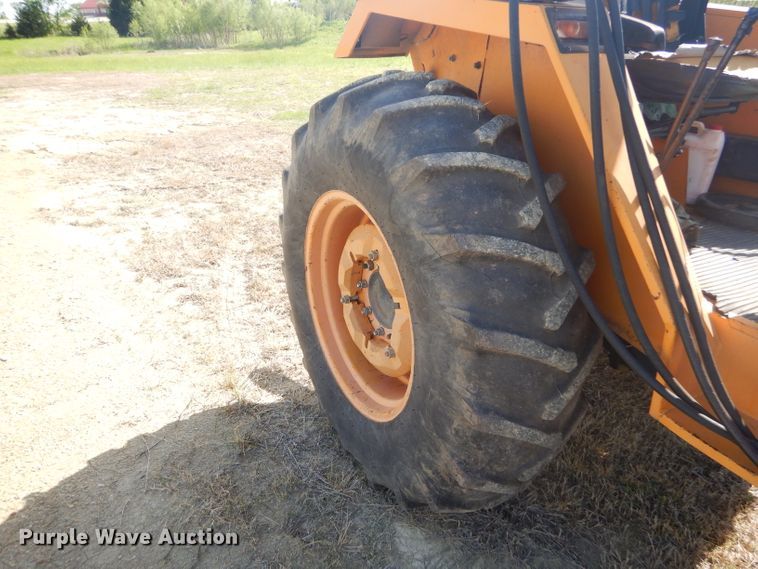 image for item GN9253 Valmet 885 tractor