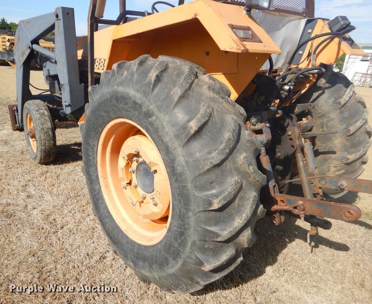 image for item GN9253 Valmet 885 tractor