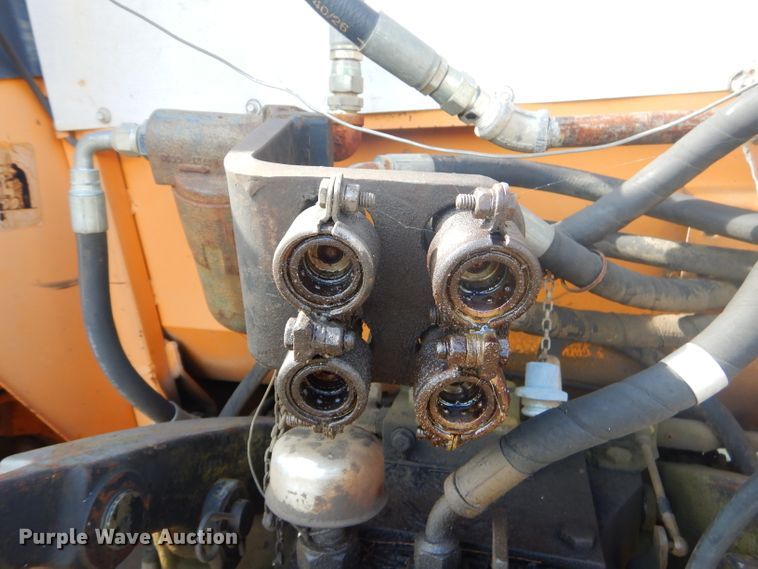 image for item GN9253 Valmet 885 tractor