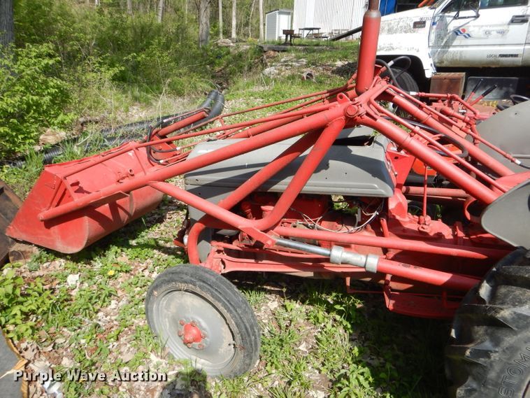 image for item GO9589 Ford 2N tractor