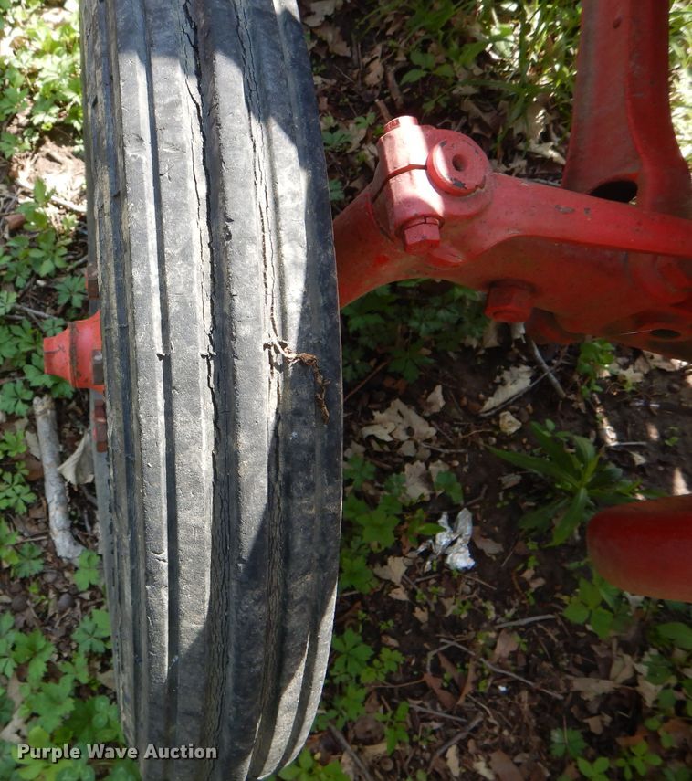 image for item GO9589 Ford 2N tractor