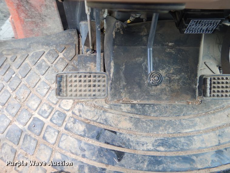 image for item GP9076 Kubota 6040D tractor