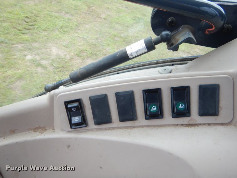 image for item GP9076 Kubota 6040D tractor