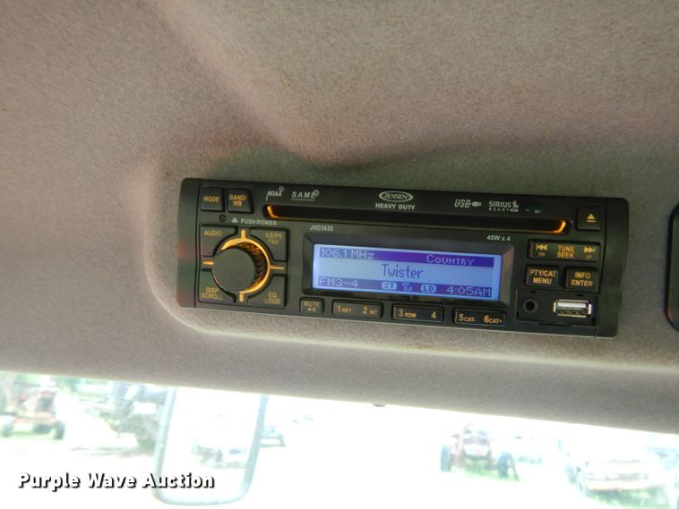 image for item GP9076 Kubota 6040D tractor