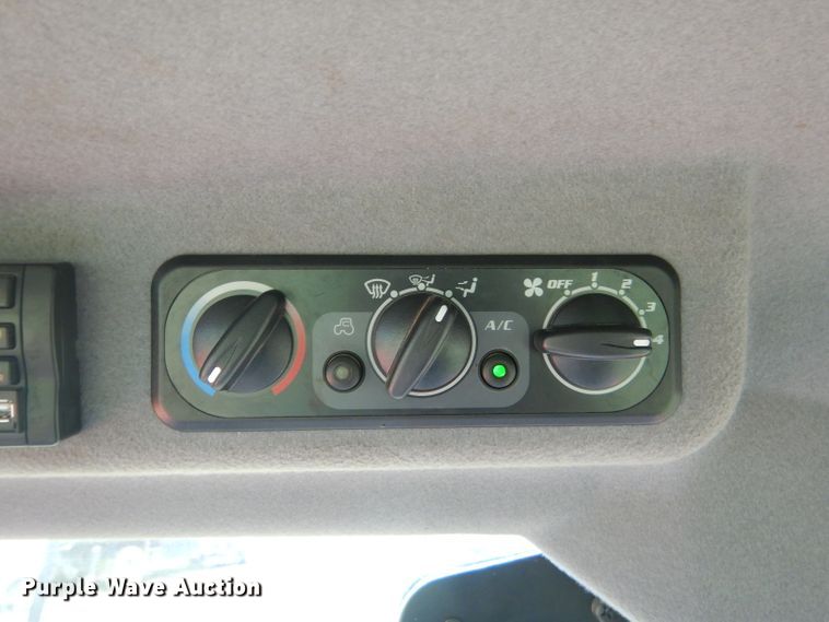 image for item GP9076 Kubota 6040D tractor