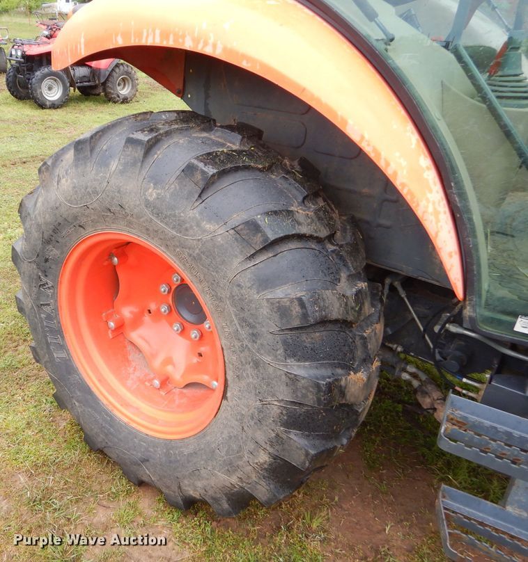 image for item GP9076 Kubota 6040D tractor