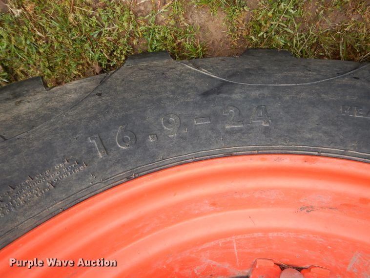 image for item GP9076 Kubota 6040D tractor