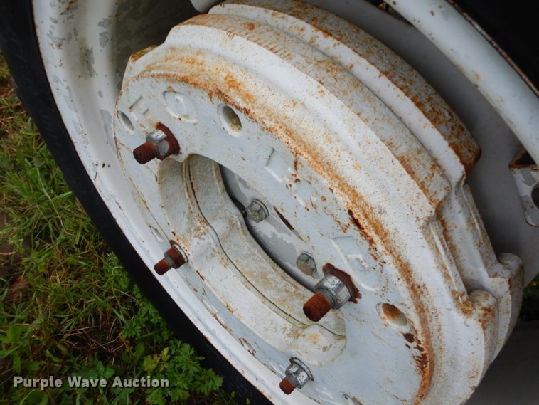 image for item GP9081 Ford 1700 tractor