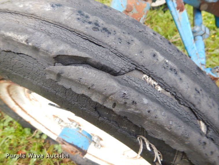 image for item GP9081 Ford 1700 tractor