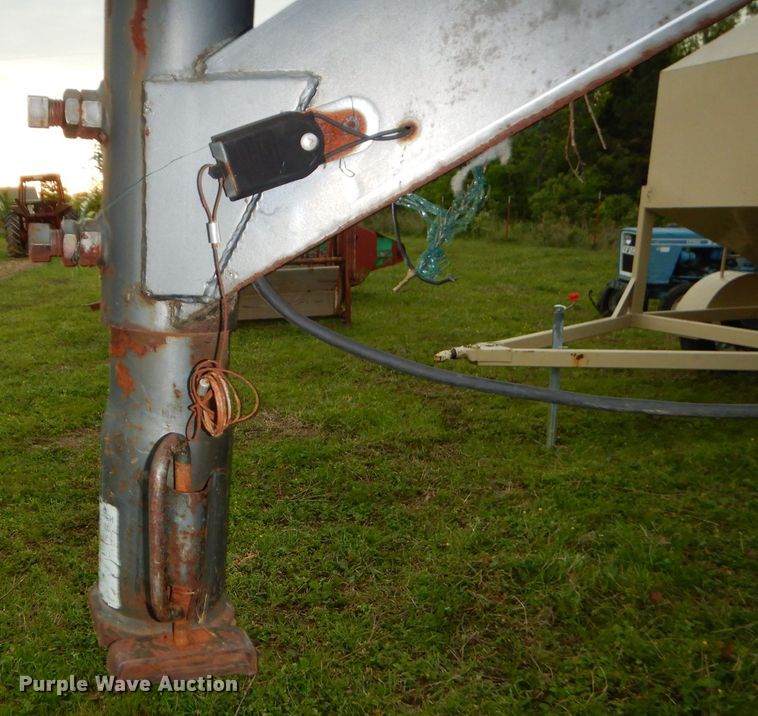 image for item GP9083 1997 W-W livestock trailer