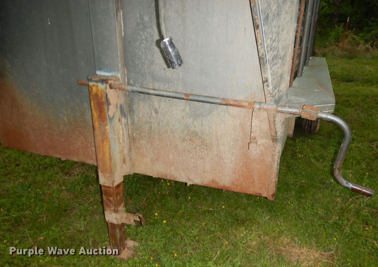 image for item GP9083 1997 W-W livestock trailer