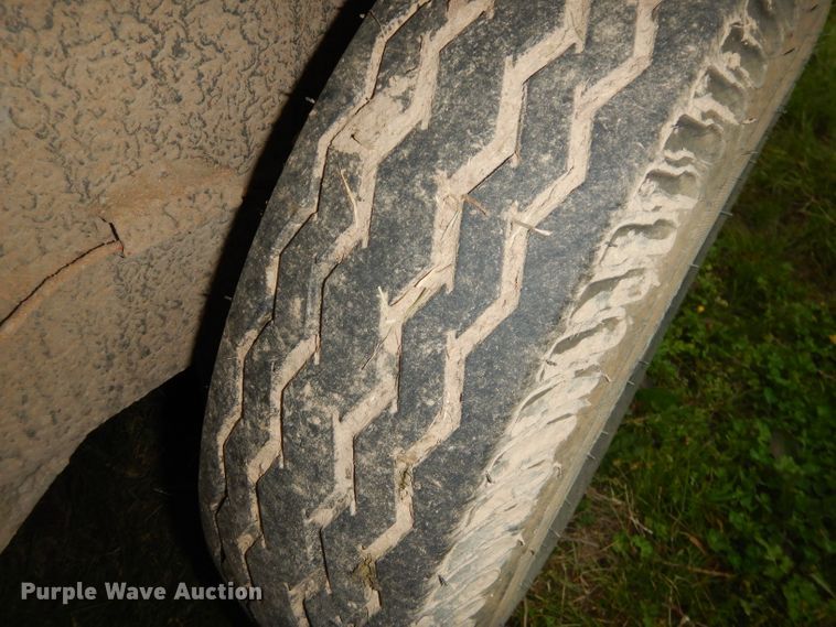 image for item GP9083 1997 W-W livestock trailer