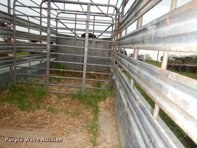 image for item GP9083 1997 W-W livestock trailer