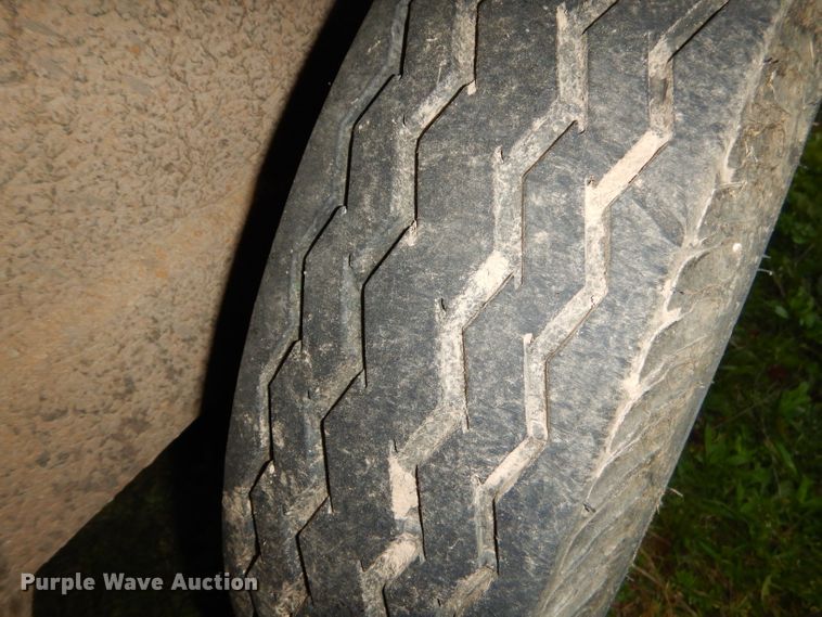 image for item GP9083 1997 W-W livestock trailer