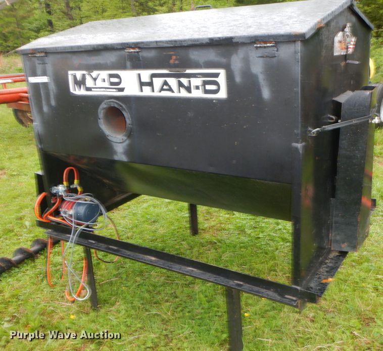 MyD HandD cake feeder in Spavinaw, OK Item GP9089 sold Purple Wave