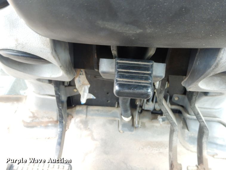 image for item GP9147 2004 New Holland TS115A tractor