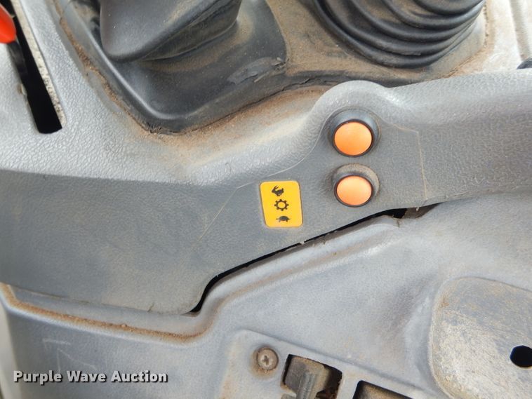 image for item GP9147 2004 New Holland TS115A tractor