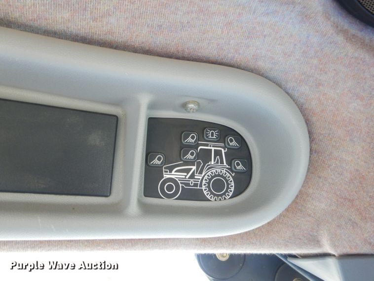 image for item GP9147 2004 New Holland TS115A tractor