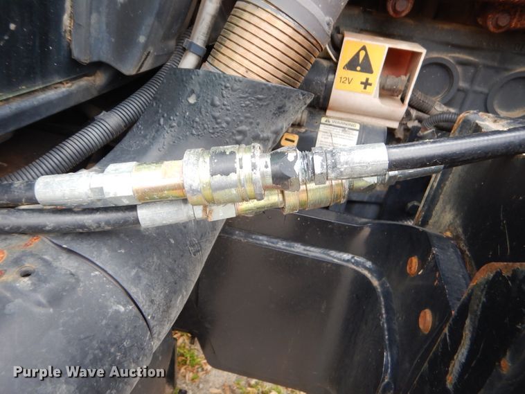 image for item GP9147 2004 New Holland TS115A tractor