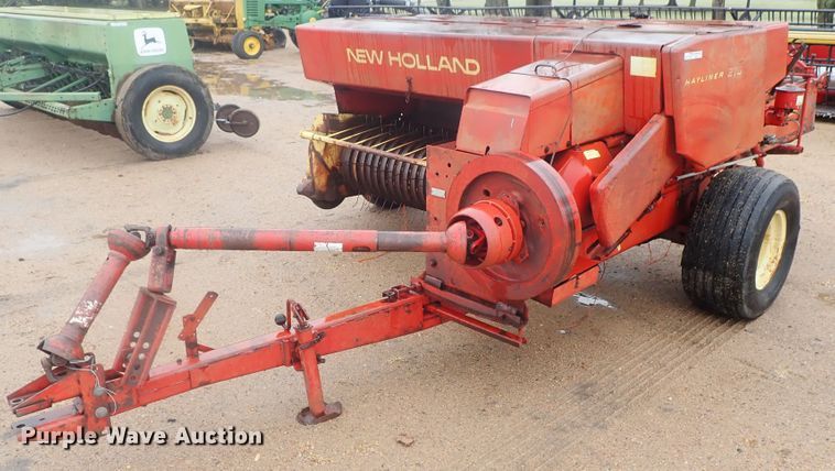 image for item GR9146 New Holland 278 small square baler