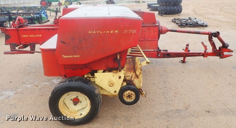 image for item GR9146 New Holland 278 small square baler